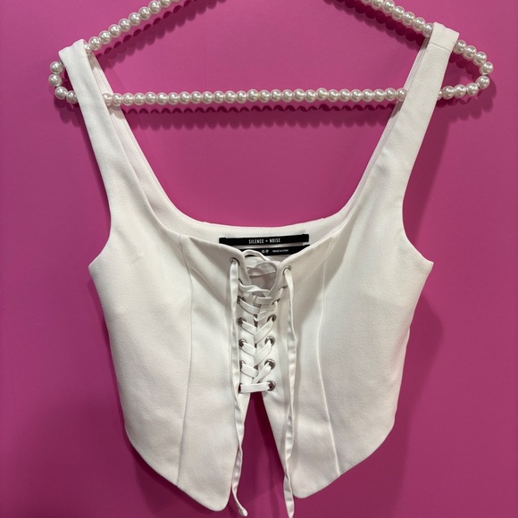 UO Silence + Noise Reina lace-up crop top white - Picture 2 of 4